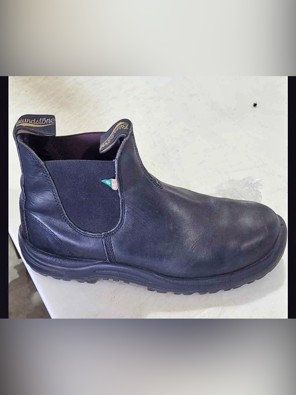 Blundstone Men’s steel toe Black Leather Chukka Chelsea Boot